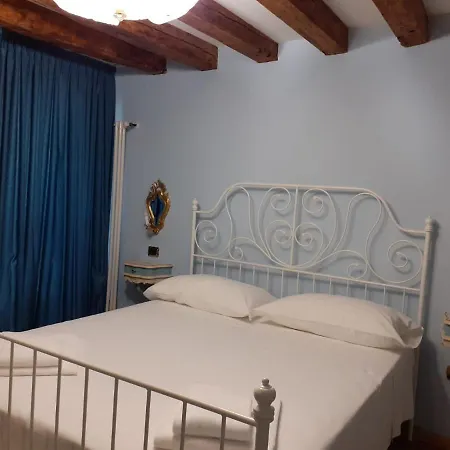 Piccolo Vecellio * Venise